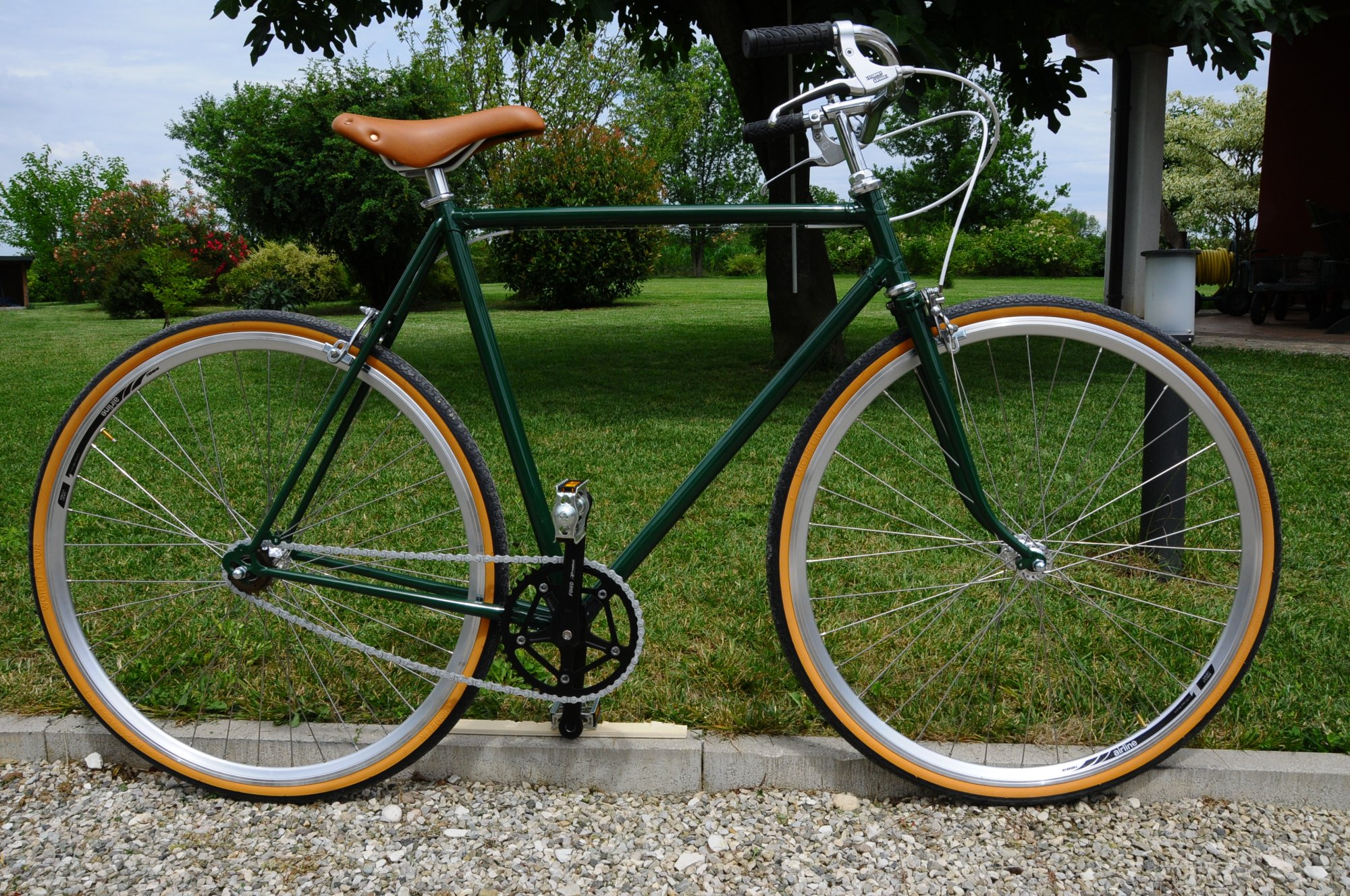 Ruota Posteriore 28x1.75 36F Mozzo Filettato Airline1 arg/niro