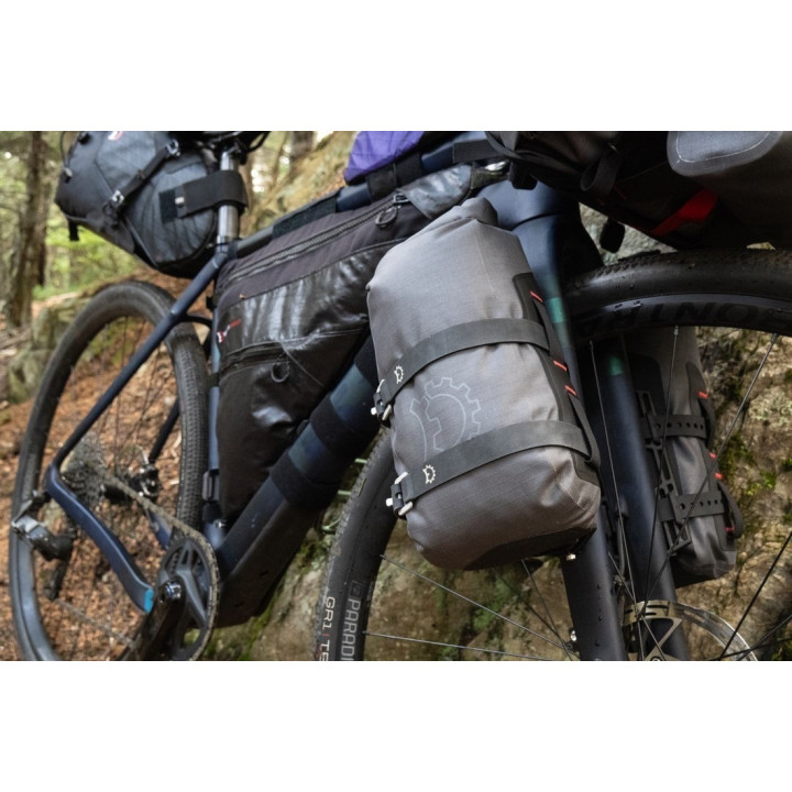 Revelate Polecat | Dry bag cargo cage bikepacking