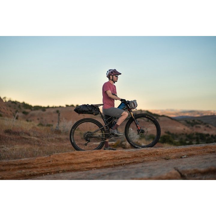 Revelate Pronghorn | Borsa manubrio bikepacking sistema harness