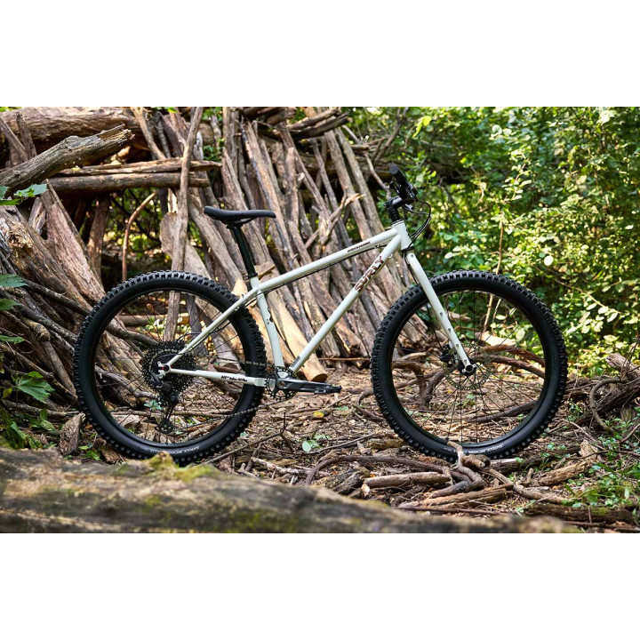 Surly Karate Monkey Hardtail MTB per Trail e Bikepacking | Bikejamming